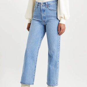Levi’s Ribcage Straight jeans, barely worn!